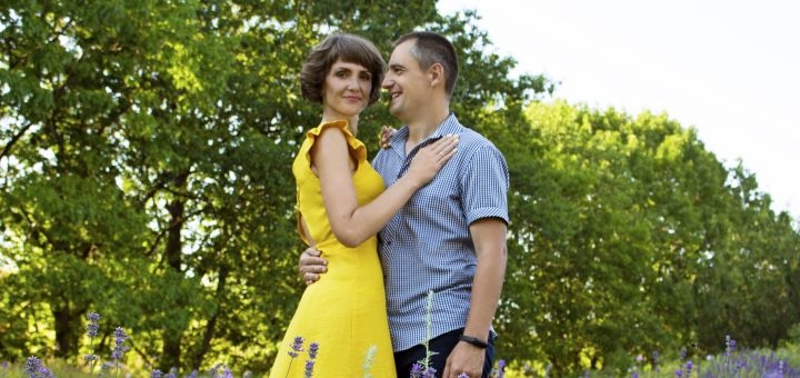 

Виїзна або студійна фотосесія від «Контраст»