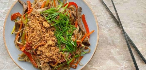 Скидка 50% на все меню кухни в раменной «ZaNoodle»
