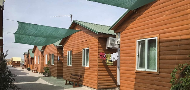 https://cdn1.pokupon.ua/uploaded/new_campaign_pictures/787593/data/main620x292/domiki-v-kempinge-teremok-v-koblevo-foto.jpg?1627981896