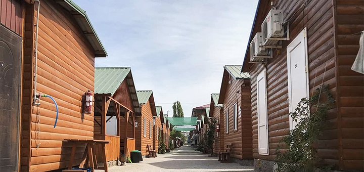 https://cdn1.pokupon.ua/uploaded/new_campaign_pictures/787597/data/main720x340/kemping-teremok-v-koblevo-letom.jpg?1627981897