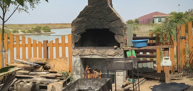 https://cdn1.pokupon.ua/uploaded/new_campaign_pictures/787786/data/main620x292/zona-dlya-mangala-v-kempinge-teremok-v-koblevo-foto.jpg?1628076697