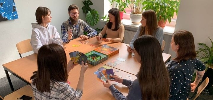 https://cdn1.pokupon.ua/uploaded/new_campaign_pictures/790083/data/main720x340/%D0%94%D0%B8%D0%B7%D0%B0%D0%B9%D0%BD_%D0%B1%D0%B5%D0%B7_%D0%BD%D0%B0%D0%B7%D0%B2%D0%B8_-_2021-08-19T103840.357.jpg?1629358973