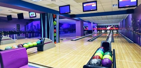 Скидка на игру в боулинг и пенные напитки!