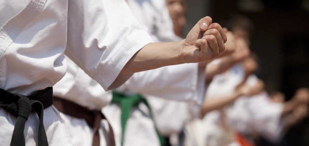https://cdn1.pokupon.ua/uploaded/new_campaign_pictures/79646/data/main620x292/martial-arts-school-trainer-versus-private-trainer-720x340.jpg?1470402450