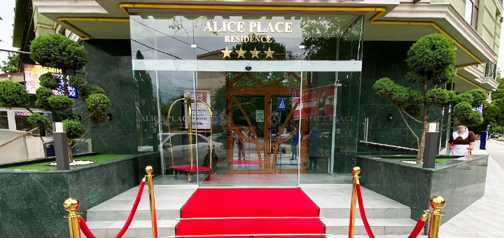 

Від 2 днів на Новий рік та Різдво в «Alice Place»