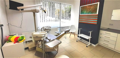 Caries Treatment with the Fillings in «Adamant»