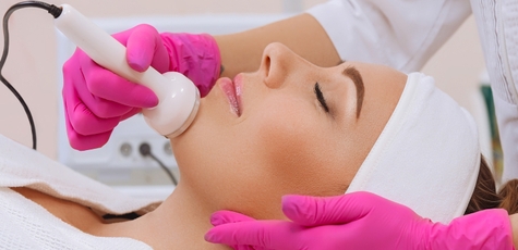 Facial Cleansing with Peeling and Mask in «Sandra»