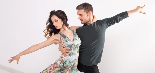 https://cdn1.pokupon.ua/uploaded/new_campaign_pictures/849250/data/main620x292/young-love-couple-dancing-social-danse-kizomba-bachata-white-background-with-copy-space_230311-11003.jpg?1670917284