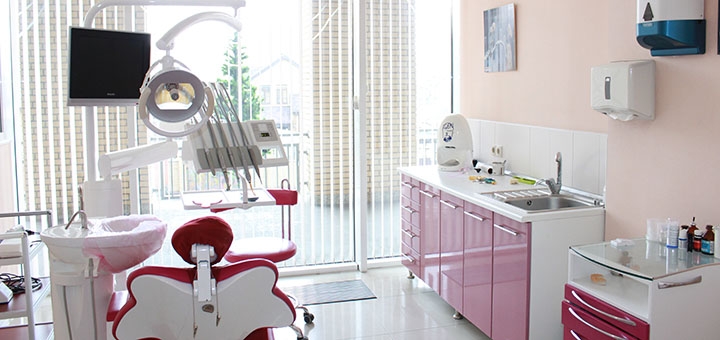 Акція на Ультразвукова чистка зубів у клініці «Аполлонія» від Pokupon - 2