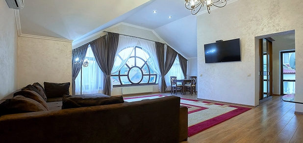 https://cdn1.pokupon.ua/uploaded/new_campaign_pictures/859831/data/main620x292/Hotel-Na-horyzonti-Truskavets-apartamenty-01_%281%2920221004-2700924-116b8bi20230309-2895029-1nlua3r.jpg?1678370315