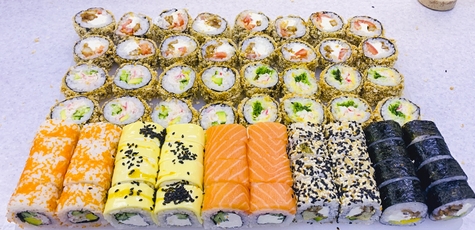 Знижка 50% на суші-сети від «Emoji Sushi» 