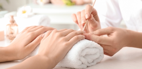 Маникюр с покрытием у nails&beauty studio «Amika»