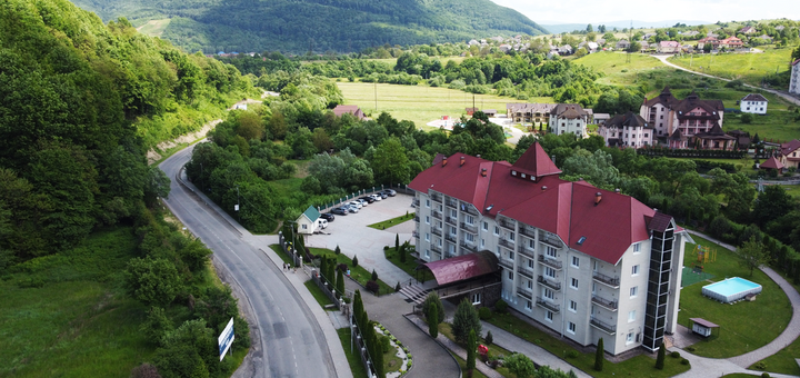 https://cdn1.pokupon.ua/uploaded/new_campaign_pictures/873248/data/main720x340/poliana_sait.png__950x430_q60_ALIAS-hotel_slider_image_crop_subsampling-2_upscale.png?1692348254
