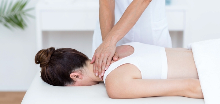 Акція на До 5 сеансів лікувального масажу спини в «DocLife» від Pokupon