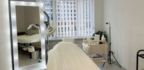 Face and neck massage with mask from Lazareva
