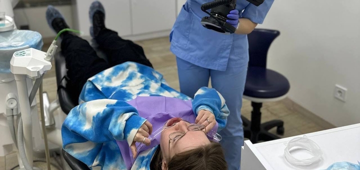Акція на УЗ-чистка зубів з Air-Flow в «DentalWood» від Pokupon - 3