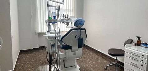 Чистка зубів Air-Flow в «ApeX Dental Art Clinic»