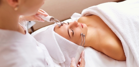 Microcurrent Therapy for Face, Neck and Décolleté