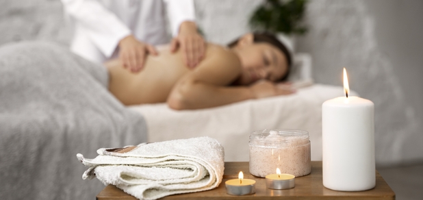 https://cdn1.pokupon.ua/uploaded/new_campaign_pictures/925556/data/main620x292/side-view-woman-getting-massaged-spa.jpg?1734444698