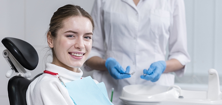 https://cdn1.pokupon.ua/uploaded/new_campaign_pictures/927170/data/main720x340/portrait-happy-patient-dentist.jpg?1736773608