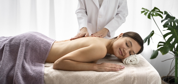 https://cdn1.pokupon.ua/uploaded/new_campaign_pictures/933556/data/main620x292/side-view-woman-getting-massaged-spa.jpg?1742227308