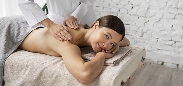 https://cdn1.pokupon.ua/uploaded/new_campaign_pictures/936366/data/main620x292/side-view-woman-getting-massaged-spa.jpg?1745913355