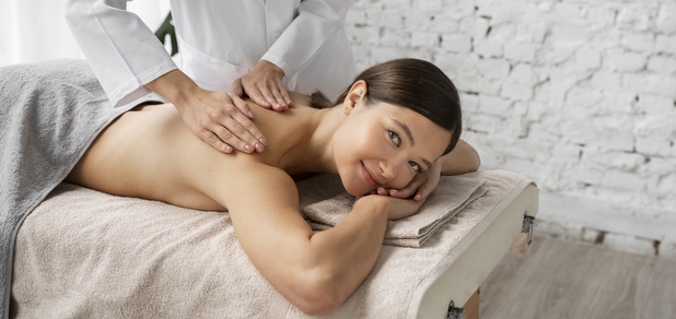 https://cdn1.pokupon.ua/uploaded/new_campaign_pictures/937283/data/main620x292/side-view-woman-getting-massaged-spa20250506-63890-itfrpo20250508-150412-1wuxyur.jpg?1746696604