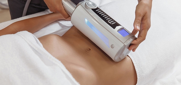 https://cdn1.pokupon.ua/uploaded/new_campaign_pictures/942661/data/main620x292/cosmetologist-doing-endospheres-therapy-stomach-1-scaled.jpg?1759213445