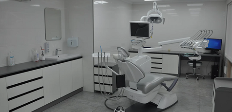 Ultrasonic teeth cleaning at Happy Smile