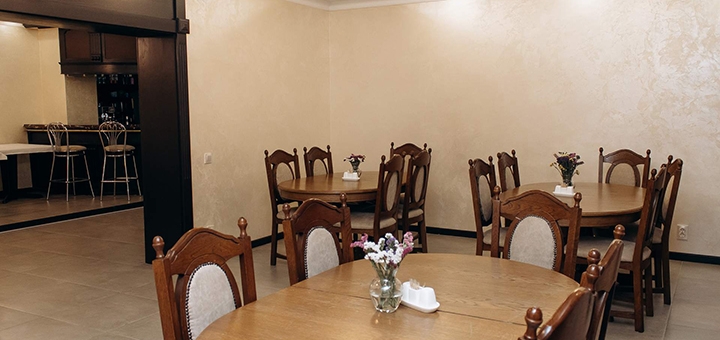 https://cdn1.pokupon.ua/uploaded/new_campaign_pictures/945321/data/main720x340/hotel-eduard-24.jpg?1758180450