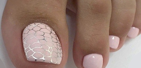 Педикюр с гель-лаком в «Dali Deluxe»