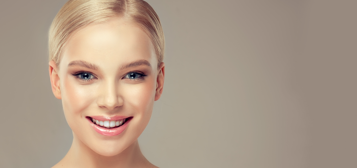 Facial cleansing with peeling and mask at Alienora