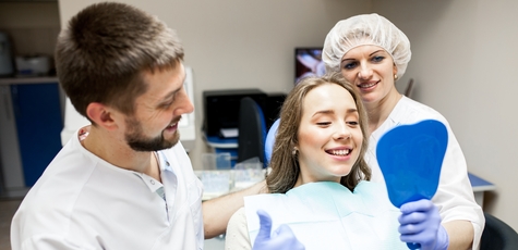 Ультразвукова чистка зубів у клініці «Vitalis» 