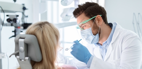 Лікування карієсу зубів у клініці «Vitalis»