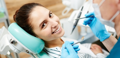 Root canal treatment under magnification