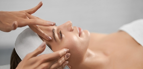 Relaxing facial massage Paradise Delight at Lily`s