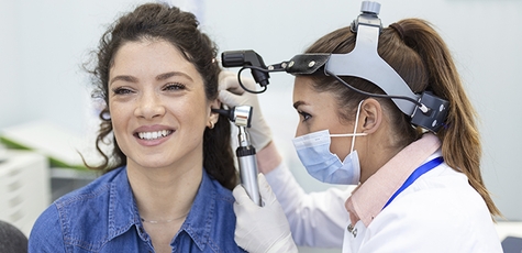 Обстеження у отоларинголога у центрі «Разом»