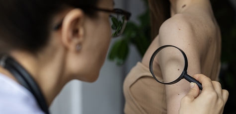 Обследование у дерматолога в центре «Разом»