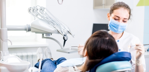 Встановлення або реставрація пломб у стоматології