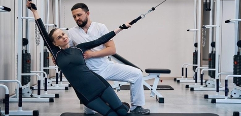 Курс кінезіотерапії та масажу спини в «Сенс»