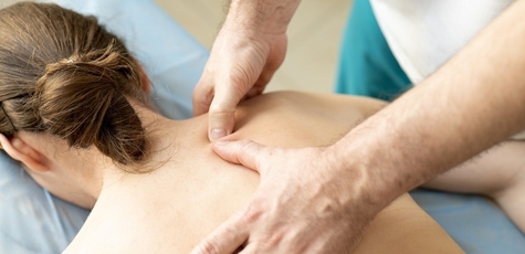 До 7 сеансів масажу спини у центрі «Сенс»