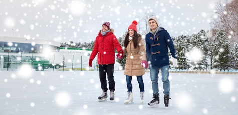 Знижка 33% на катання на ковзанці «Ice & Lights»