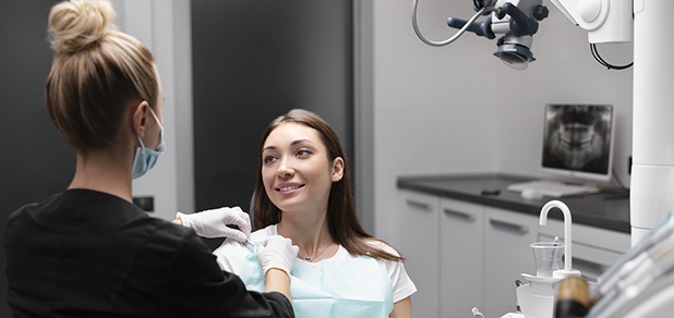 https://cdn1.pokupon.ua/uploaded/new_campaign_pictures/955642/data/main620x292/medium-shot-patient-dentist.jpg?1771257178