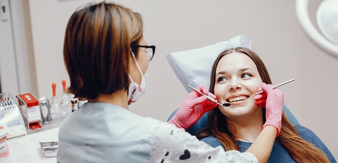 Чистка зубів з Air-Flow у «Clinic Plus»