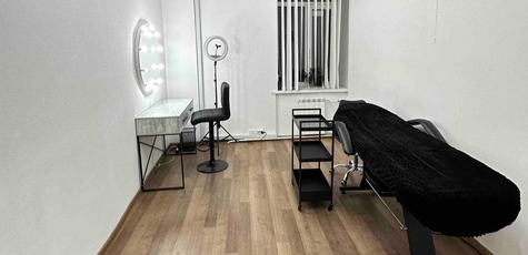 Eyebrow lamination at Haimanova Browmaster