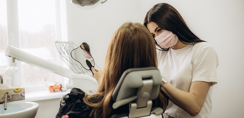 Чистка зубов с Air-Flow в кабинете «DentalS»