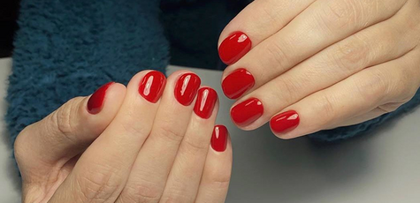 Манікюр та педикюр з гель-лаком у студії «Emelin»