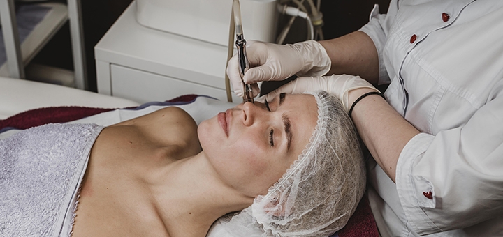 https://cdn1.pokupon.ua/uploaded/new_campaign_pictures/958565/data/main720x340/young-woman-wellness-center-having-cosmetic-treatment.jpg?1775050928