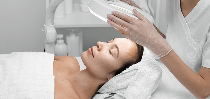 https://cdn1.pokupon.ua/uploaded/new_campaign_pictures/958797/data/main720x340/beautician-doing-face-beauty-routine-female-client.jpg?1775140675