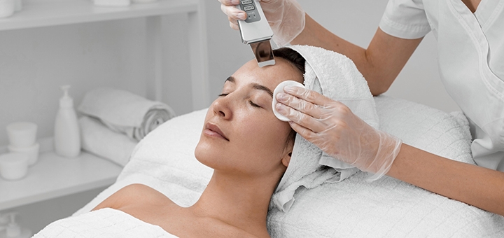 https://cdn1.pokupon.ua/uploaded/new_campaign_pictures/959322/data/main720x340/beautician-doing-face-beauty-routine-female-client.jpg?1775826579